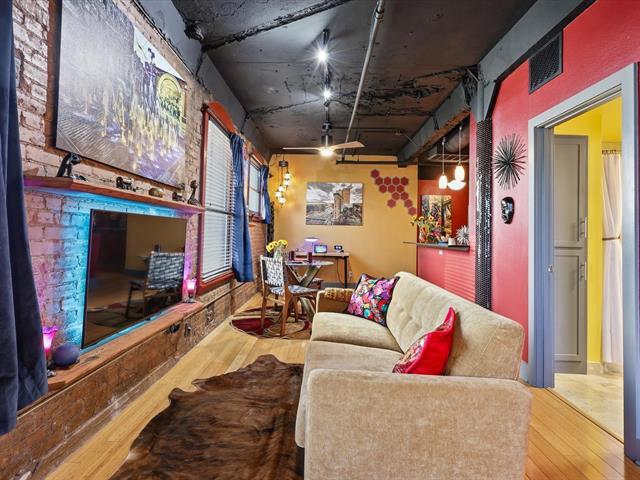 Building Photo - 910 Houston St