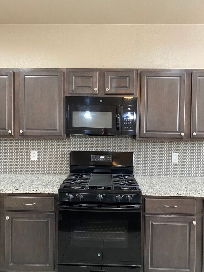 Building Photo - Beautiful 4 Bedroom in Desert Ridge