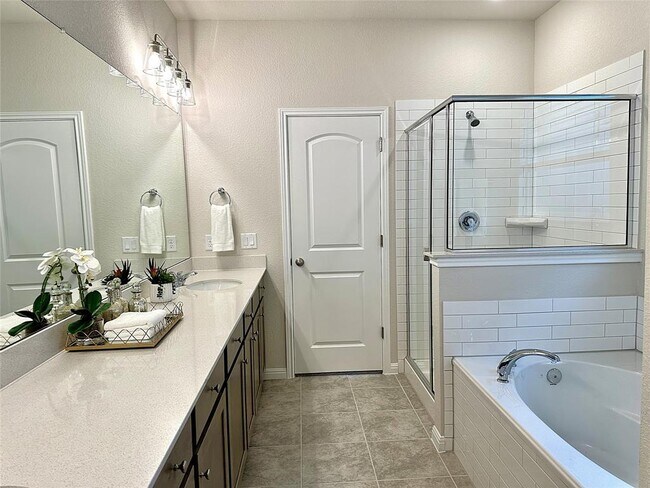 Building Photo - 101 Rita Blanca Bnd