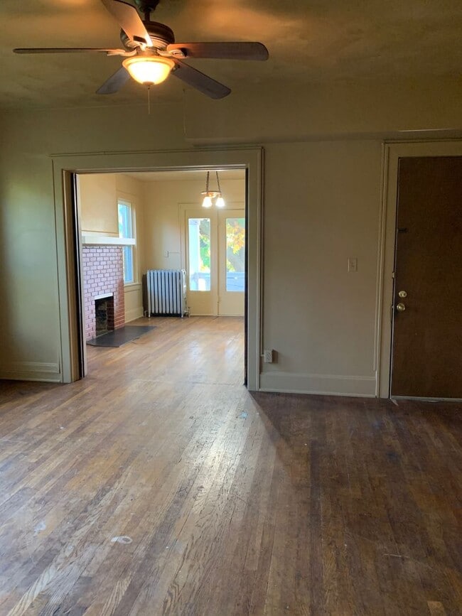 Building Photo - MOVE IN SPECIAL SPECIAL IN DETAILS! Tons of space in this Charming 1 Bedroom 1 bath with bonus room