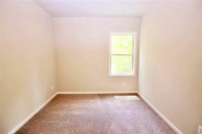 Building Photo - 2568 Paden Birch Dr