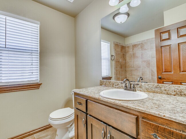 Building Photo - Highly Sought After Stonebridge Addition +...