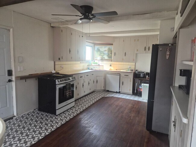 Building Photo - Spacious Tempe Home – Available 3/1/26!