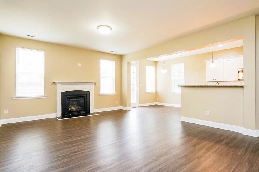 Building Photo - 65 Crest Cir