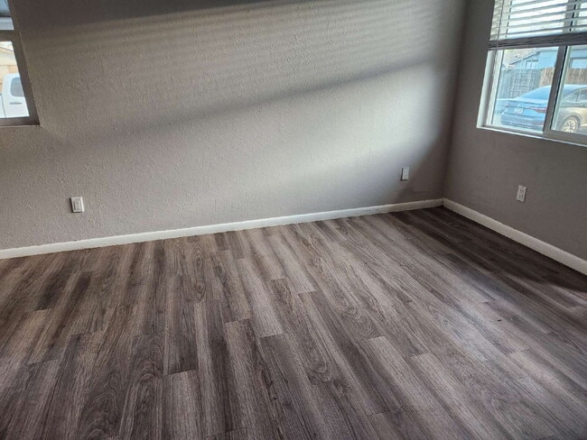 Building Photo - CHARMING 2 BEDROOMS 1 BATHROOM FOR LEASE S...