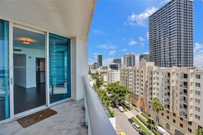 Building Photo - 480 NE 30th St