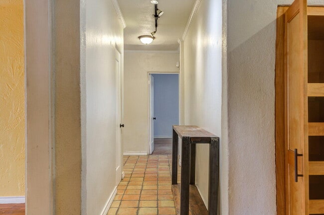 Building Photo - 2305 18th St