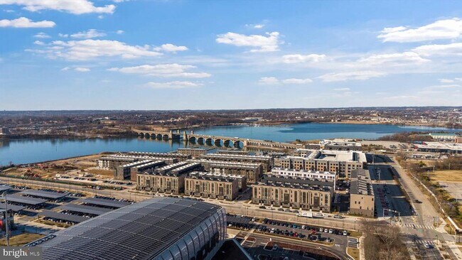 Building Photo - 2709 Light St