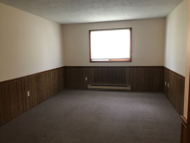 Building Photo - 225- RAVENWOOD