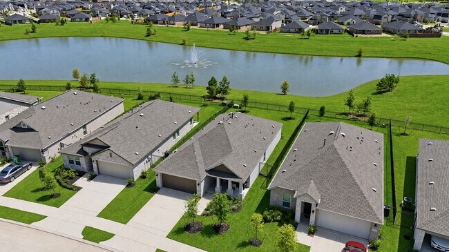 Building Photo - 27531 Sunterra Village Dr