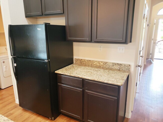 Building Photo - 3 BR/2BA | Single Family Home | 1-Car Garage Parking | Fenced backyard| In Manor!