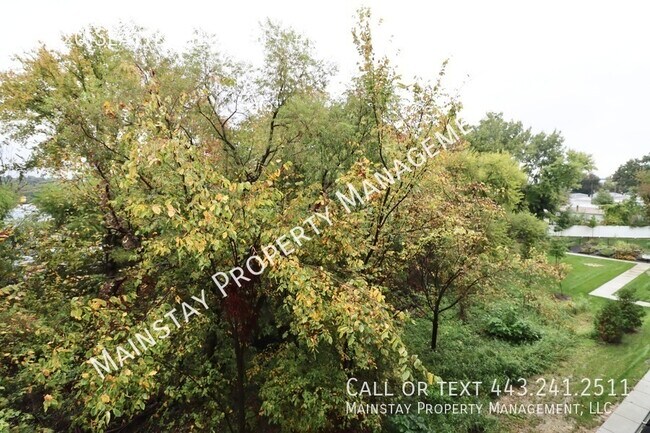 Building Photo - 10120 Seattle Slew Ln