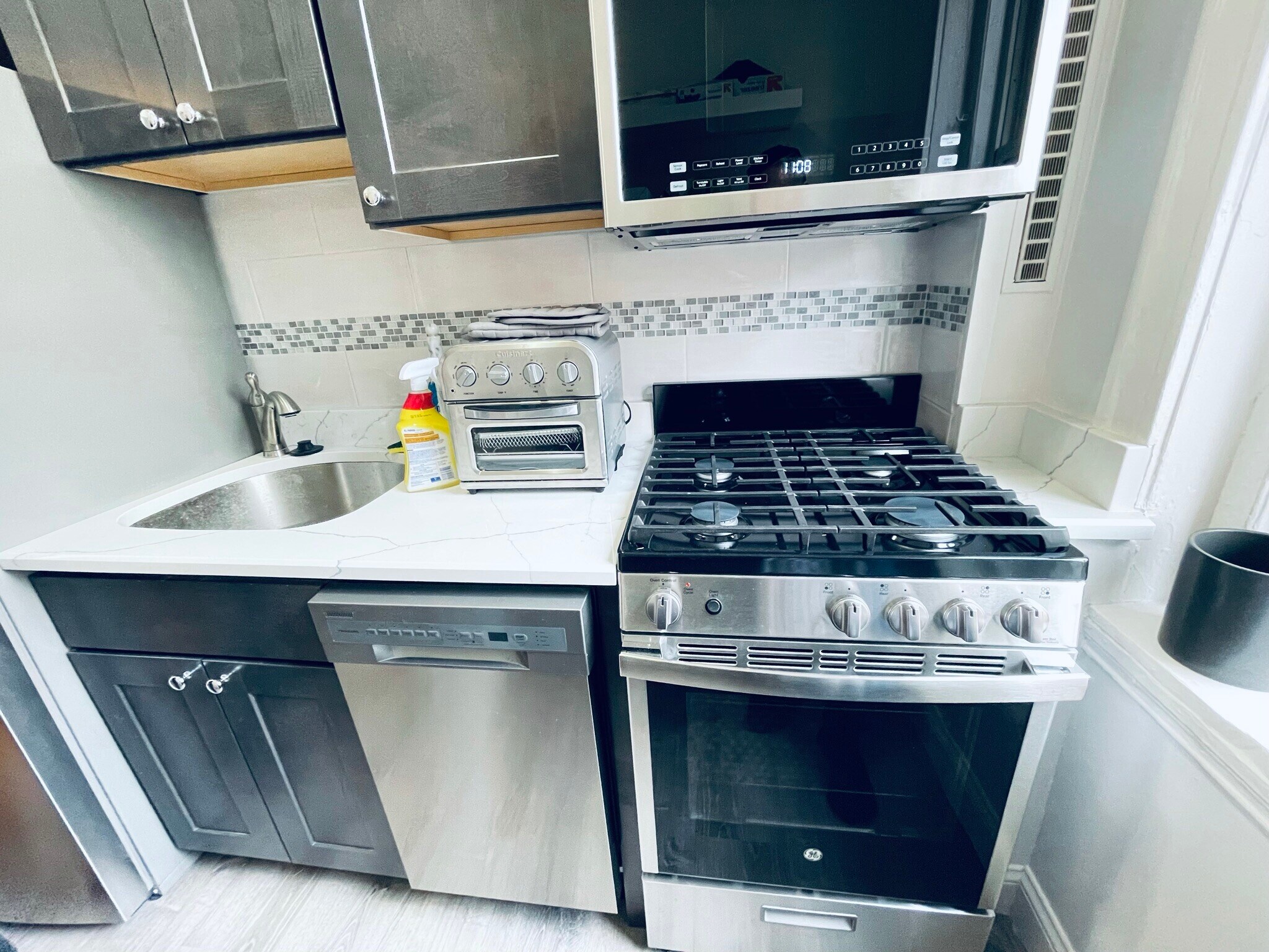 Building Photo - 4 Carol Ave