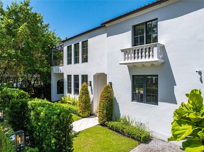 Building Photo - 5728 Pine Tree Dr