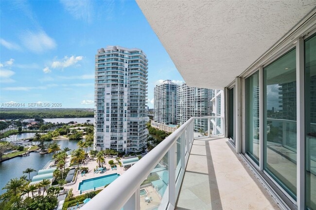 Building Photo - 16400 Collins Ave
