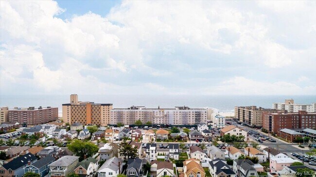 Building Photo - 525 E Beech St