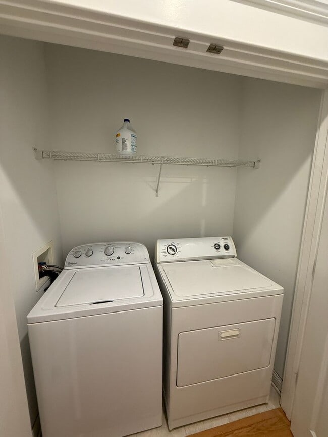 Building Photo - BEAUTIFUL CLIFTON HOME W/FENCED IN YARD AND FINISHED BASEMENT