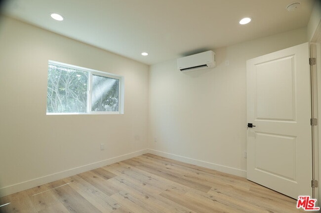 Building Photo - 1338 W 30th St