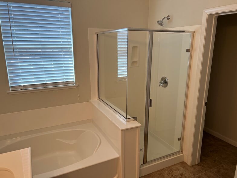 Building Photo - 207 W La Flor Ln