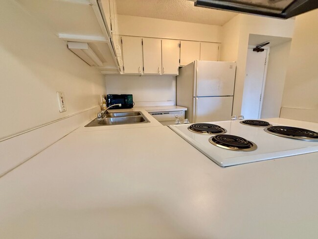 Building Photo - 2 bedroom 2 bath Condo in Regency Park on ...