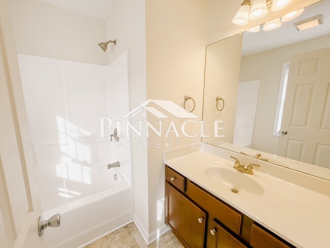 Master Bathroom - 106 Colonnade St