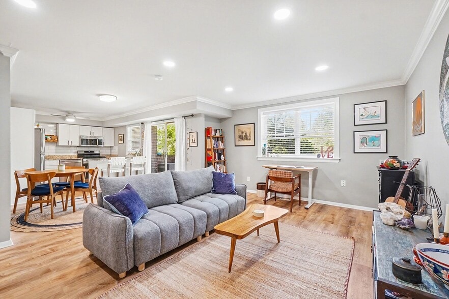 Building Photo - 333 Homeland Southway