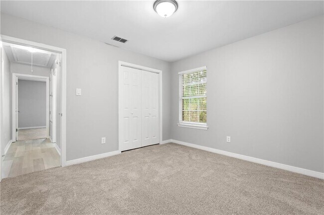 Building Photo - 408 Lakeview Dr W