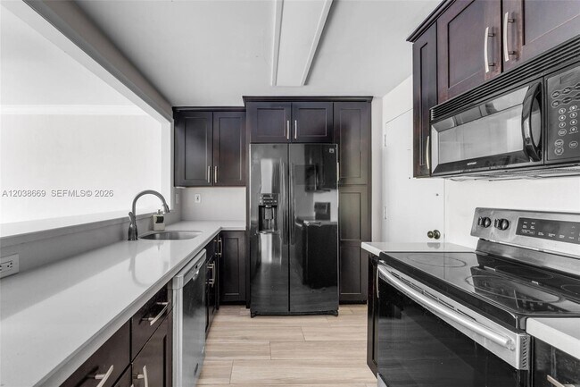 Building Photo - 9001 SW 77th Ave