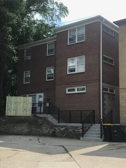 Building Photo - 1032 N 68th St