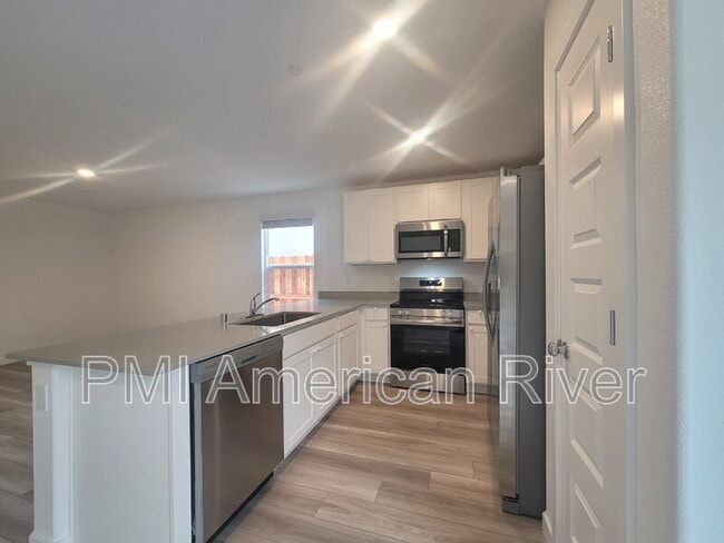 Building Photo - 7433 Penfield Dr