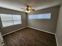 Building Photo - Wow! La Vernia Property!!