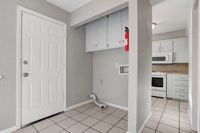 Building Photo - 1622 Claudia Dr