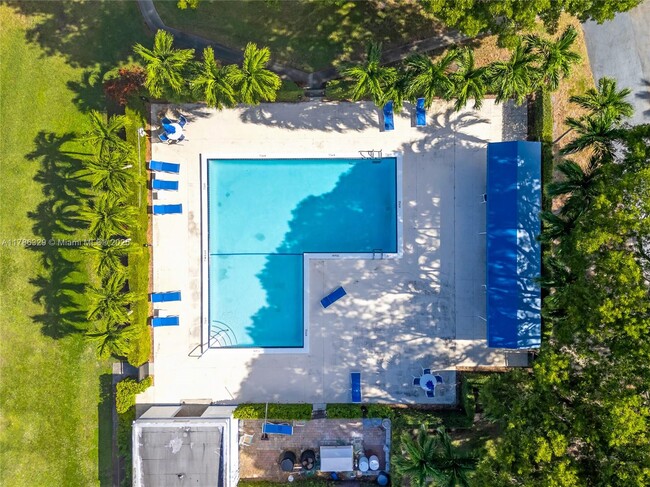 Building Photo - 16100 Golf Club Rd