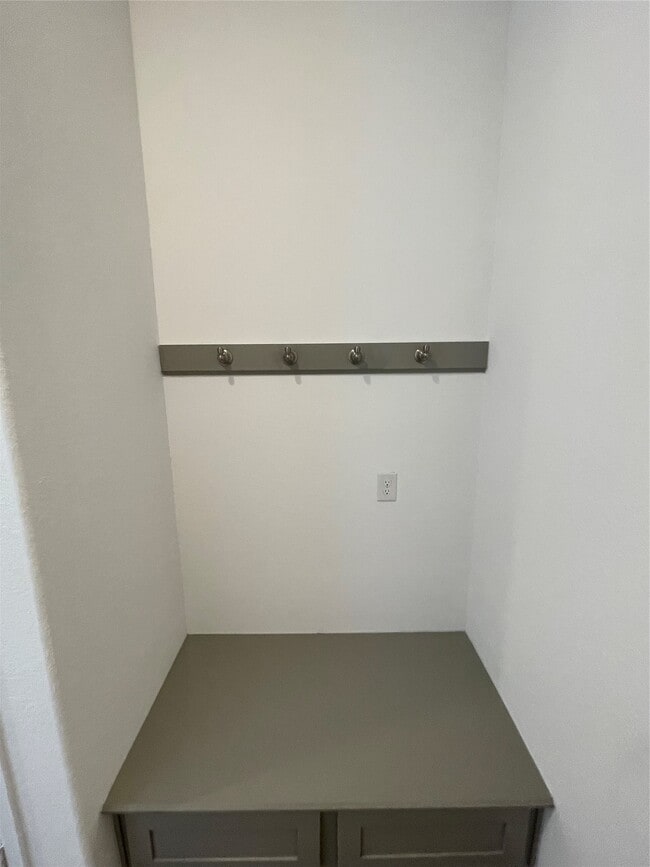 Building Photo - 4146 Champlain Wy
