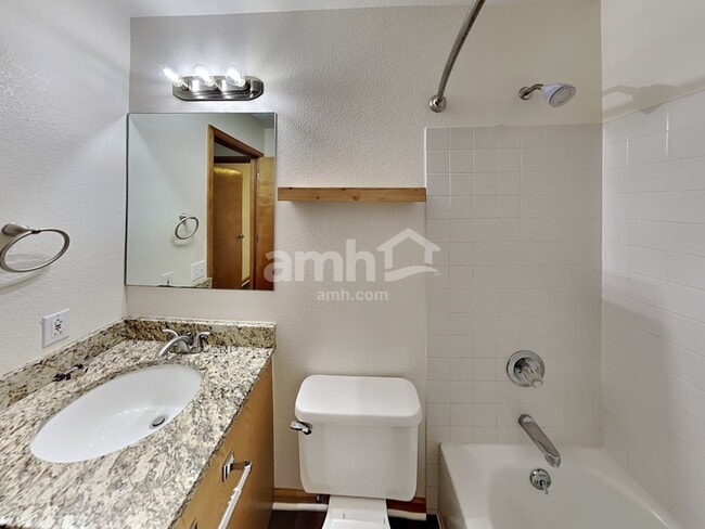 Building Photo - 522 N 8th Ct