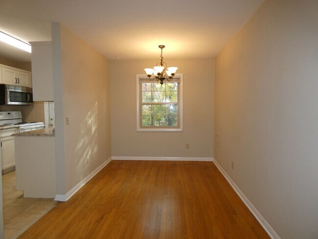Building Photo - Two Bedroom Apartment - Great North Asheville Location!