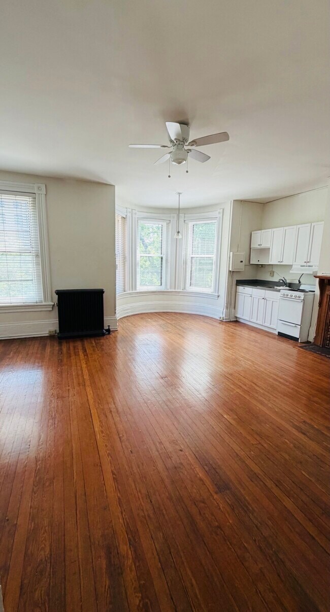 Building Photo - 1702 16th St NW