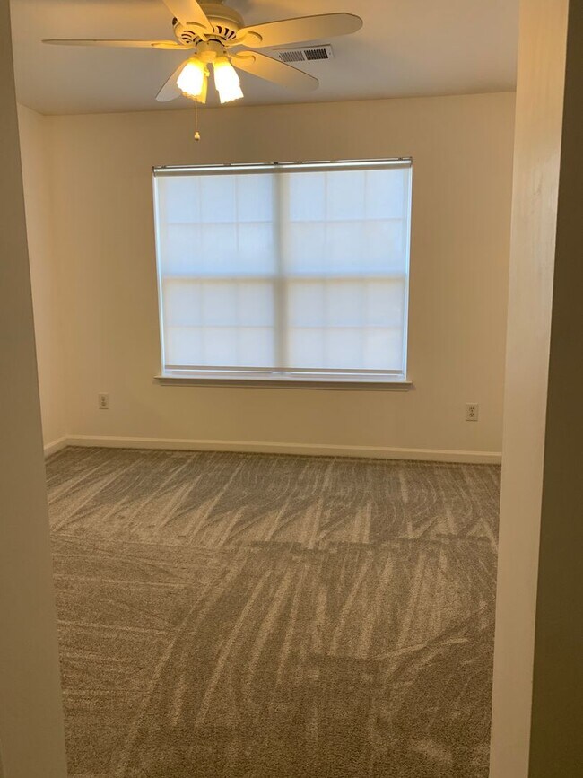 Building Photo - Renovated 5 Bedroom Home w/ 2 Car Garage and Fenced Backyard