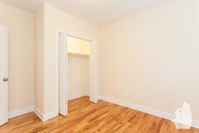 Building Photo - 2 bedroom in Chicago IL 60657