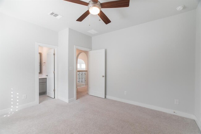 Building Photo - 16 Clearview Terrace Pl