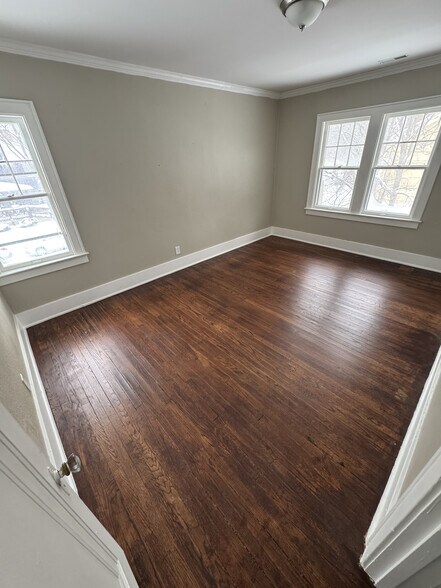 Building Photo - 721 Thomson St