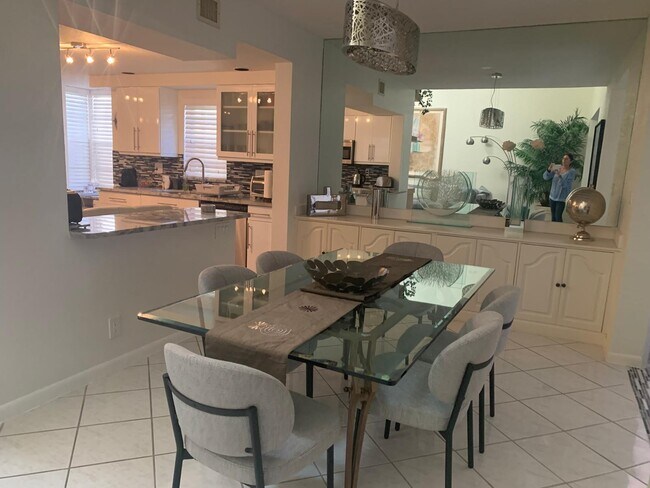 Building Photo - 7770 La Mirada Dr