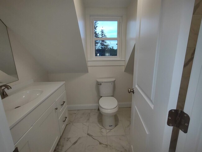 Building Photo - 394 Union Ave