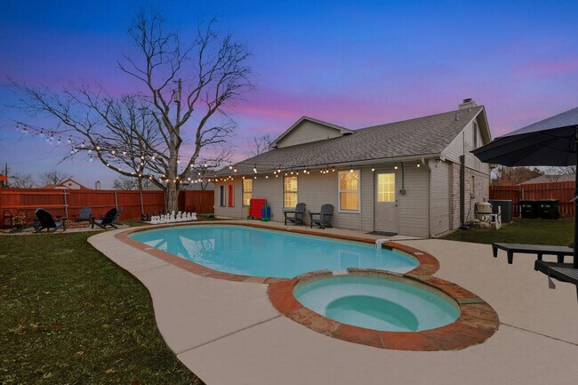 Building Photo - 2 St Charles Pl