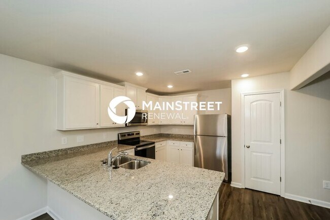 Building Photo - 4 Bedroom Pet-Friendly Home in Greensboro, NC with Main Street Renewal