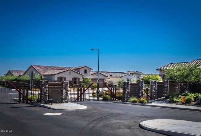 Building Photo - Gorgeous 4 Bed + den Single Level Home in gated community in North Peoria with RV Gate / BBQ!!