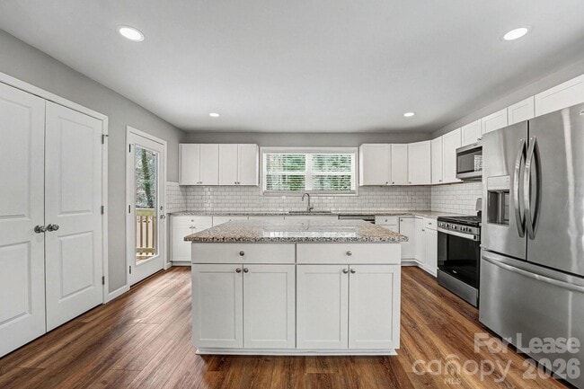 Building Photo - 931 E Front St