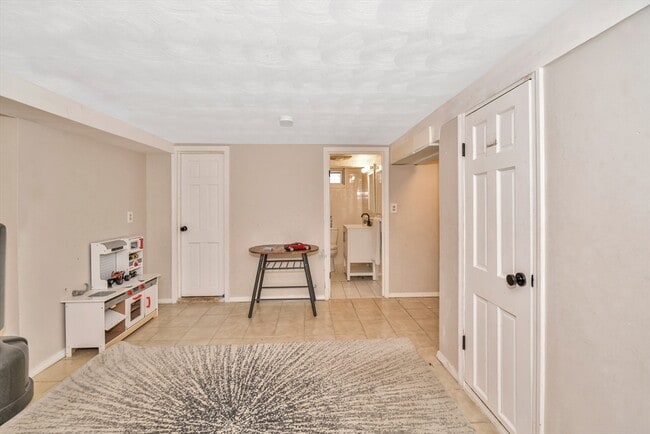 Building Photo - 15 Union Ave