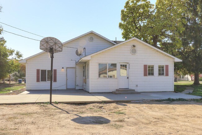 Building Photo - Dewey Duplex