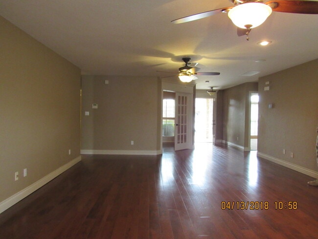 Building Photo - Fantastic home located in Eastlake